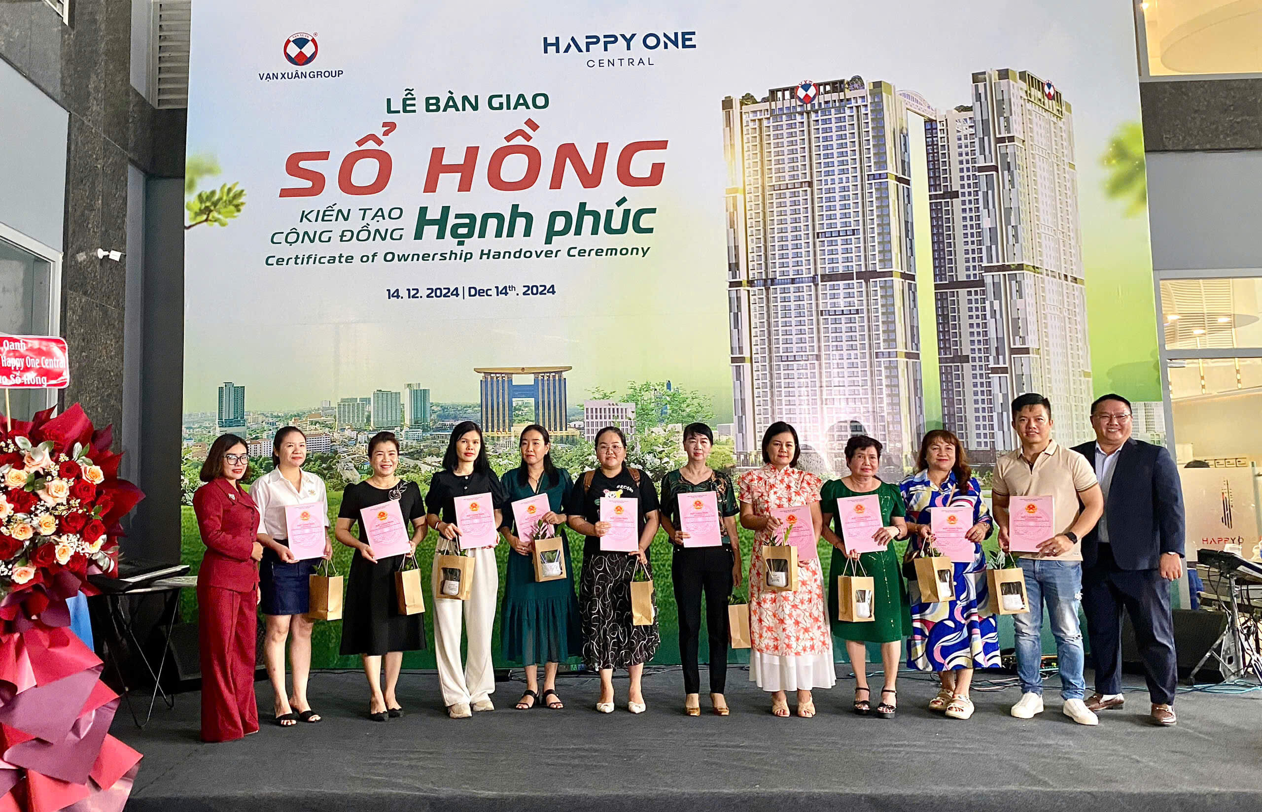 hinh anh cap giay chung nhận tịa happy one central